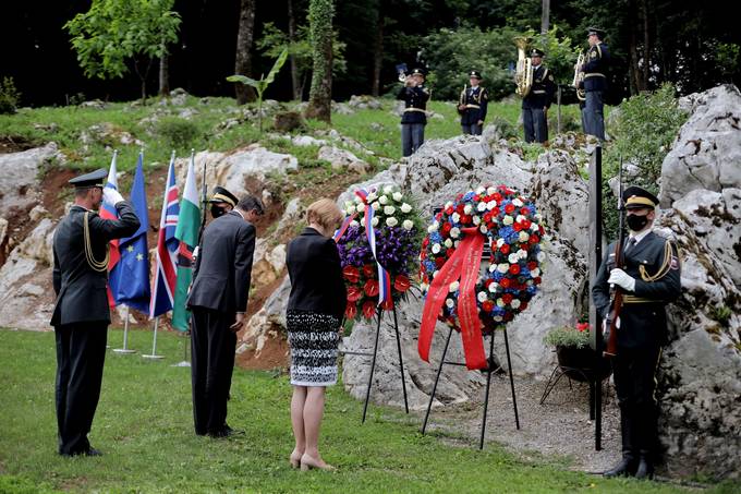 Predsednik Pahor ob počastitvi Dneva slovensko-britanskega prijateljstva: “Spominska plošča je slaven pomnik prijateljstva in solidarnosti v najbolj zahtevnih in tragičnih časih”